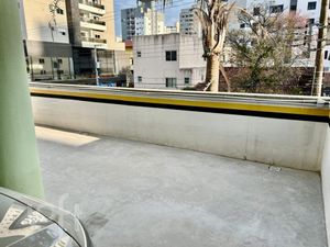 Image 26 - 888772