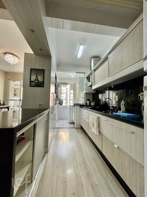 Image 9 - 888772