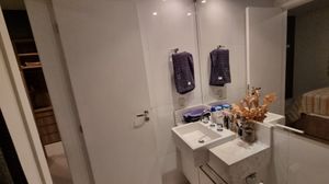 Image 11 - 888777