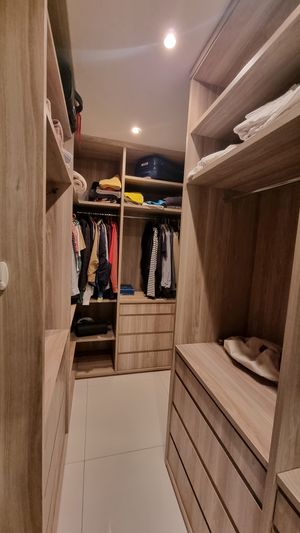 Image 16 - 888777