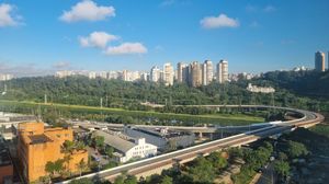 Image 21 - 888777