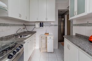 Image 21 - 888791