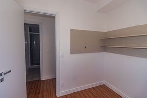 Image 18 - 888858