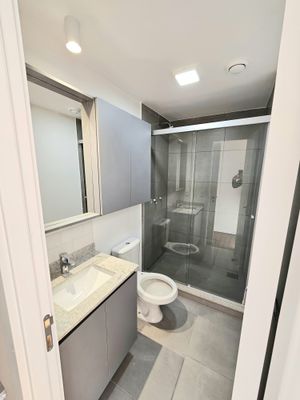 Image 11 - 888858