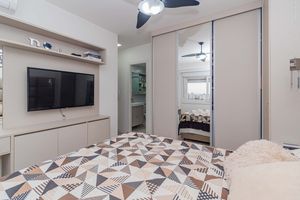 Image 9 - 888862