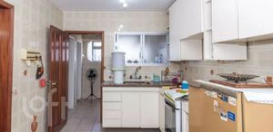 Image 8 - 888905