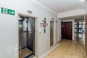 Image 33 - 888920