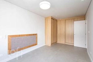 Image 12 - 888920