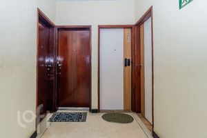 Image 32 - 888920