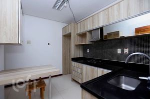 Image 15 - 888929
