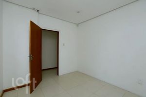 Image 12 - 888929