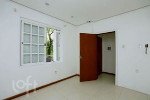 Image 11 - 888929