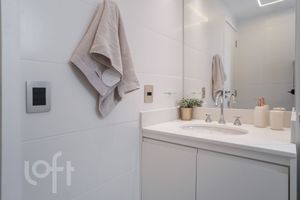 Image 9 - 888932