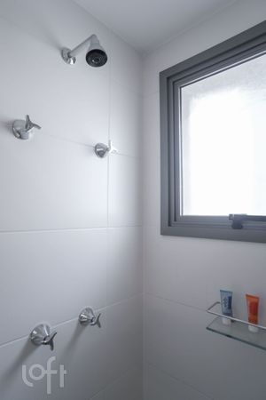 Image 11 - 888932