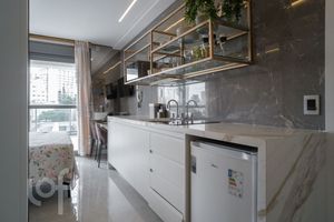 Image 13 - 888932