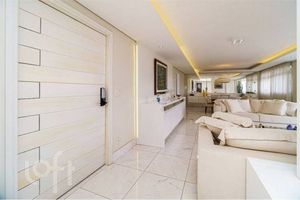 Image 4 - 888946