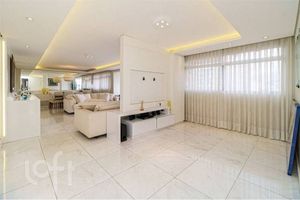 Image 8 - 888946
