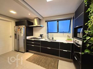 Image 4 - 888955