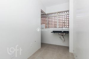 Image 11 - 888958