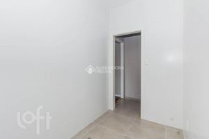 Image 7 - 888958