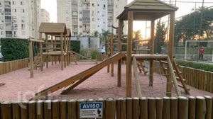 Image 10 - 888968