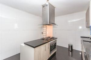 Image 11 - 888984
