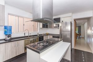 Image 9 - 888984