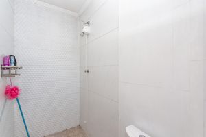 Image 30 - 888984
