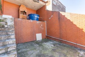 Image 42 - 888984