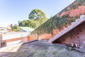 Image 44 - 888984