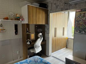 Image 13 - 888985