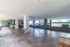 Image 5 - 888988