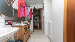 Image 37 - 888988