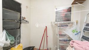 Image 40 - 888988