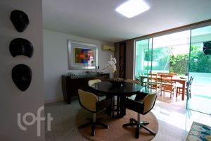 Image 24 - 888995