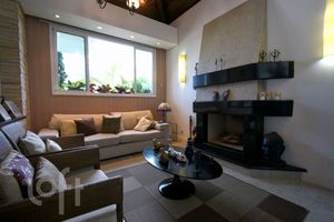 Image 8 - 888995