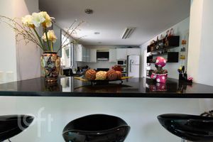 Image 3 - 888995