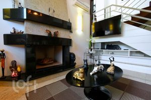 Image 9 - 888995