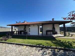 Image 19 - 888996
