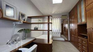 Image 13 - 888997