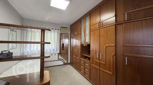 Image 12 - 888997