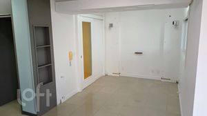 Image 9 - 889006