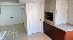 Image 11 - 889006