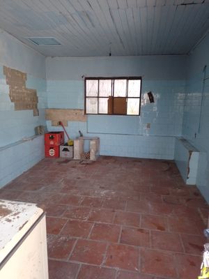 Image 10 - 889007