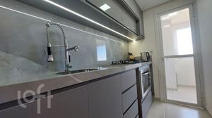 Image 5 - 889010