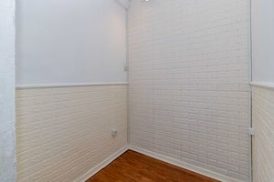 Image 4 - 889012