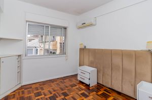 Image 11 - 889012