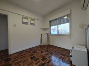 Image 16 - 889012