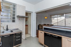 Image 22 - 889012