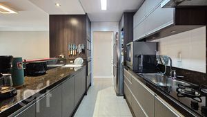Image 11 - 889013